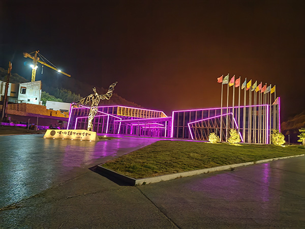 城市亮化是现代城市建设的重要组成部分，它不仅可以美化城市的夜景，还能提升城市的整体形象。随着科技的不断进步，城市亮化也得到了更多的关注和创新。本文将介绍一些关于城市亮化的创意和技术，帮助读者了解铁门关城市亮化的重要性以及如何进行铁门关城市亮化的规划和实施。