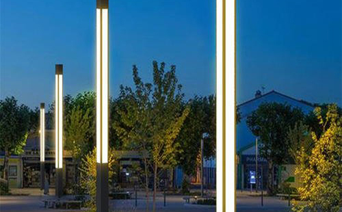 太阳能铁门关景观灯定制常见问题与解决方案