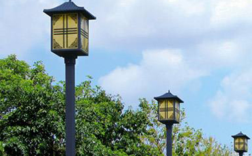 铁门关庭院灯安装间距与布灯设计全解析