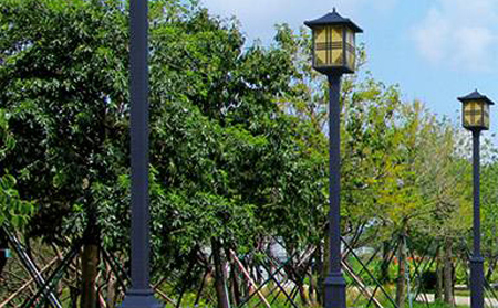 太阳能铁门关庭院灯价格为何差三倍？关键看这几点